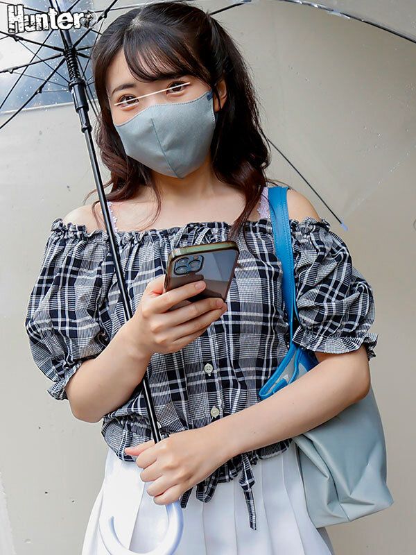 【パパ活女子とマスクを外さない事を条件にハメ撮り撮影！…のハズが、最終的にはマスクもゴムも外して中出しまでOKしてくれちゃいました！】
マッチングアプリで知り合ったパパ活女子はアイドル級のまん丸お目々で出会った瞬間ガッツポーズ！しかも、明るくてノリが良いからダメ元でカメラを回しても良いかとお願いすると、マスク...