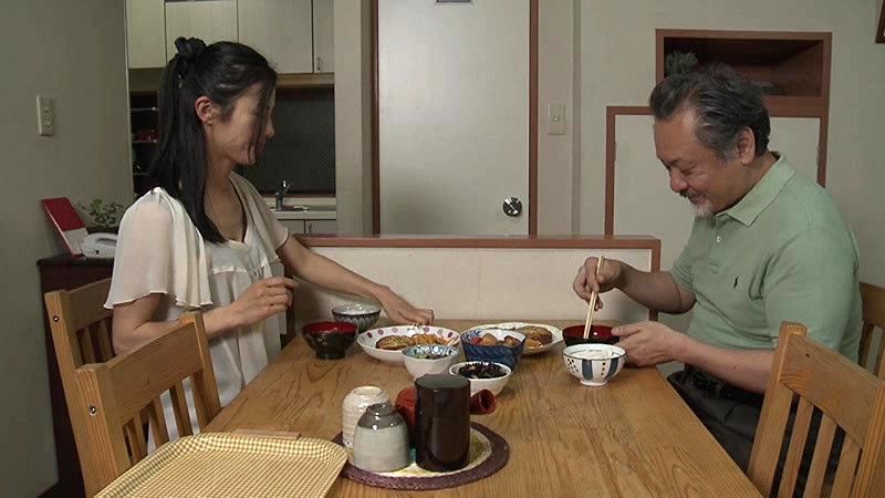 【白昼悪夢 性処理道具とされてしまった若妻 武藤あやか】
第一子が誕生し、人生で最も幸せな時間を過ごす夫婦。そんなある日、夫が同僚の送別会で泥●し部下2人に抱えられて帰宅する事となる。綺麗な妻を持ち順風満帆の部長への羨望と日頃の恨み...