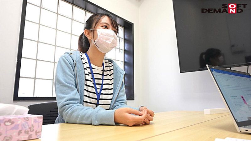 【制作部入社1年目 アシスタントディレクター 森川玉緒 AV出演！】
AD業務の日々をこなす森川玉緒。男勝りだが人懐っこく社内でも人気の女子社員。ある日、現場でカメラを持つ森川を見て先輩監督のPa小町がふと思った「この子は撮られることにも興味が...