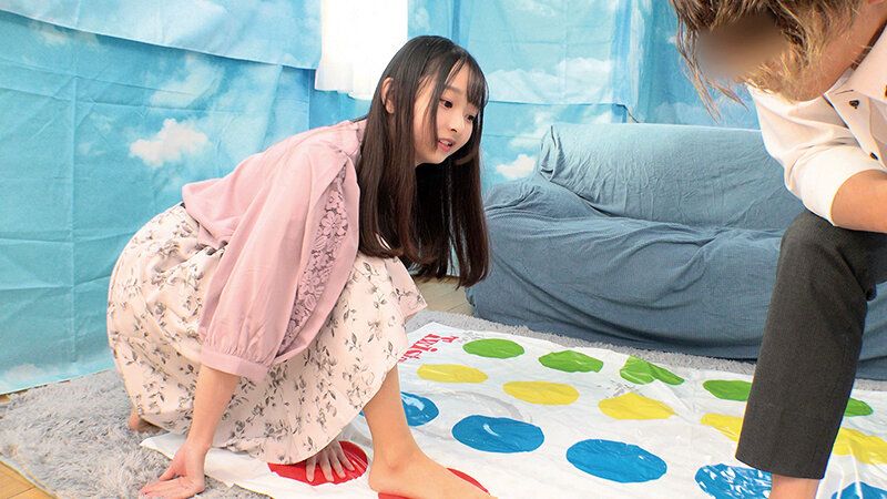 【仕事中の既婚上司と部下がローションぬるぬるツイスターゲーム！密着状態で肌をこすりあったら上司部下の一線を超えてド不倫羞恥SEXしてしまうのか！？】
仕事中の上司と部下がハプニング必須wwローションぬるぬるツ〇スターゲームに参加してもらいました！ツイスターゲーム中ランダムに提示されるお題に気付けば下着パンスト羞恥ポーズで密...