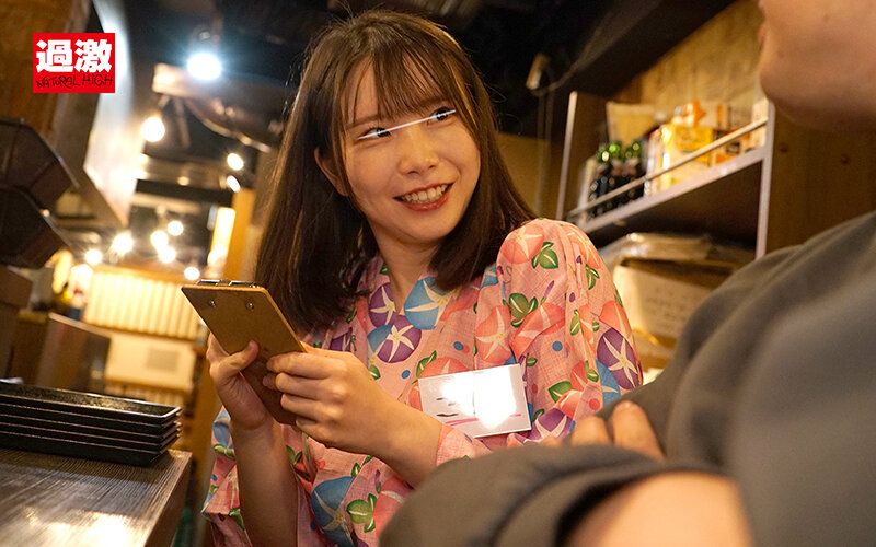 【接客中に顔を紅潮させながら感じまくるバイト娘15 居酒屋の色白娘】
居酒屋でバイトするのは真っ白い肌の童顔娘！ 酔ったフリしてセクハラ三昧！ 店内の死角をついて強襲責め！ さらには酔った大学生グループの前で公開イカセ！ 見世物SEX！ 見てい...