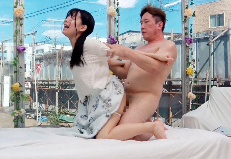 【MM号からの脱出 素人娘の友情数珠つなぎ企画 清楚な人妻編 ママ友SPECIAL 友達を30分以内に電話で呼び出し‘身代わり’にして密室から脱出せよ！制限時間を過ぎたらデカチン即ハメ！ 2 イってもやめない激ピストンで友達が来るまで生中出しは終わらない inザ・マジック…】
MM号素人娘の友情数珠繋ぎ企画！今回は人妻編のママ友限定スペシャル！街行く美人ママに声をかけ「脱出ゲーム」に挑戦してもらいました！クリアの条件は30分以内にママ友を呼び出し身...