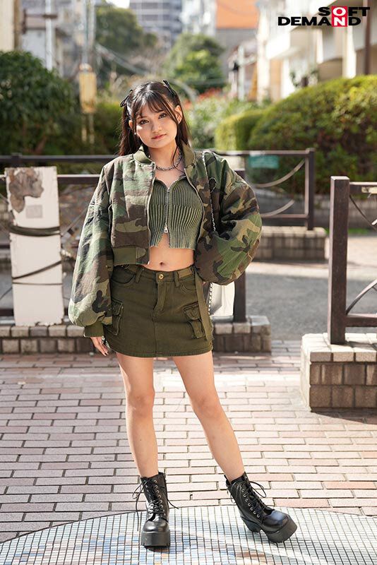 【マジックミラー号 へそ出しY2K女子限定！！ 初めてのDEEP乳揉み！ 恥ずかしいけど吐息を漏らしちゃうおっぱい敏感娘は生ち〇ぽだって受け入れちゃう？？】
今回はヘソ出しY2K女子限定！「胸を揉むと大きくなるか検証させて欲しい！」と口説いて素人美女のオッパイを徹底的にイジり倒す！戸惑う素人お嬢さんも乳揉みの快感に耐えられず更に敏...