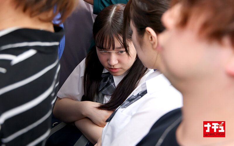 【連射電車 ちっちゃい女の子を独占して精子が尽きるまで何発も射精したい】
大混雑の電車内で遭遇したのは小動物みたいに小柄で可愛い女の子！ 突然の恐怖にビクッ！ ゾクッ！ 震えるカラダをねっとり感じさせて性処理ペット扱い！ 涙を浮かべ拒めない少女に…...