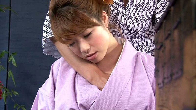 【うたた寝している温泉宿の美人若女将に欲情してしまった俺】
昼夜問わず、多忙の身の温泉旅館の美人女将。客足が途絶えた頃に、気が緩んでしまい、うたた寝をしてしまう。眠っている若女将をみつけた温泉旅館の宿泊達が肉棒を奮い立たせて女将達に接...