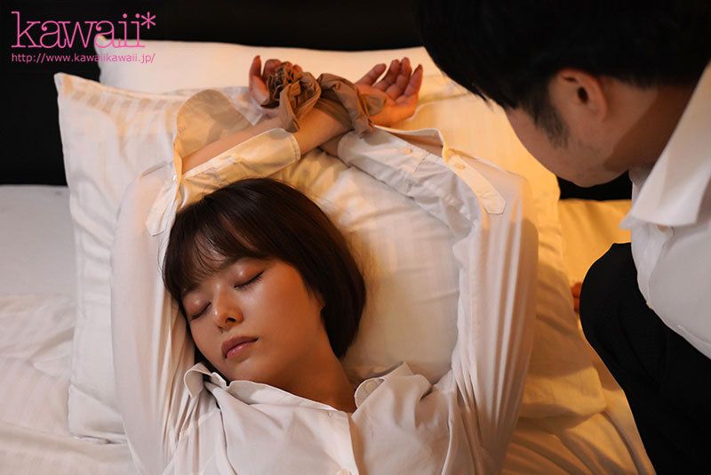 【社内研修相部屋NTR 童貞陰キャ男とプライド高い絶倫彼女が化学反応を起こし吐き気がするほど貪りあい中出ししまくった3日間 月乃ルナ】
社員研修で同期の月乃さんと本社へ…ドジでのろまでイライラさせた挙句に女子みたいな名前が災いし相部屋に！「童貞臭がプンプンする！近寄んな！悔しかったら襲ってみたら？」バカにされ...