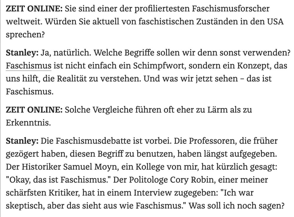 Ausschnitt aus einen Interview mit historiker Stanley , in dem er erklärt dass mittlerweile auch Kollegen die bisher skeptisch ersten, zugeben dass in den USA mittlerweile Faschismus herrscht. 