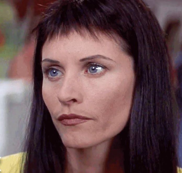 Courtney Cox in Scream 3 with really bad bangs