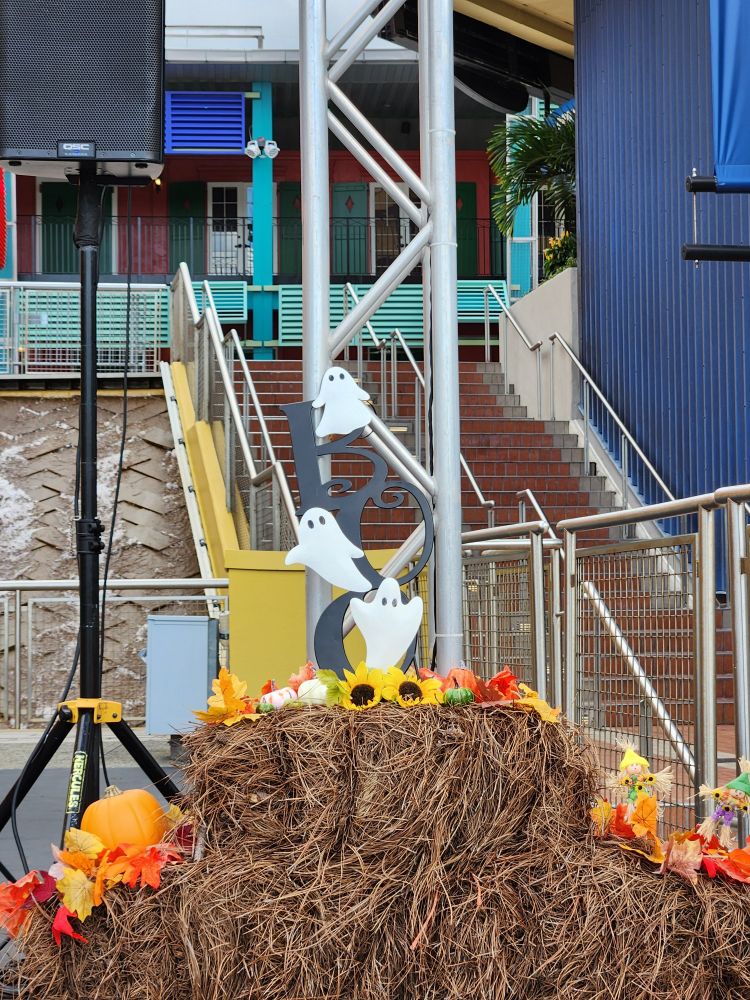 Photo of a boo sign with little blanket ghosts on it.