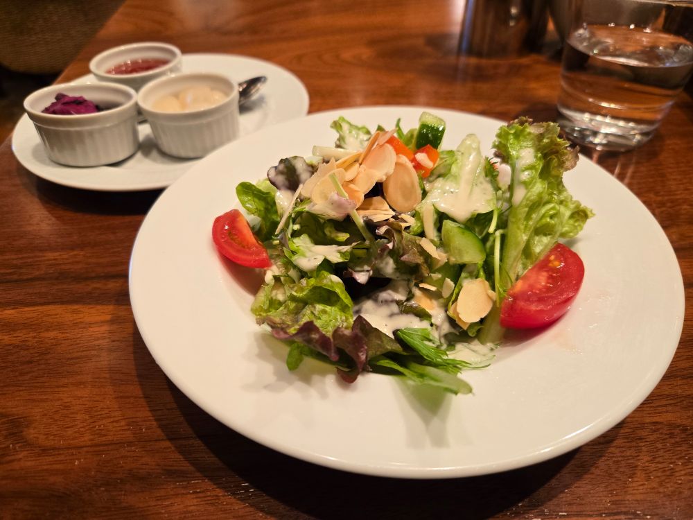 HARBS
サラダ、オムライスのつけ合わせ