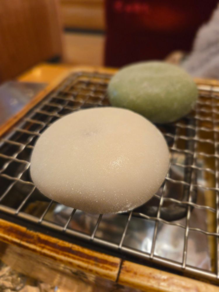 おかげ庵
大福を焼いている