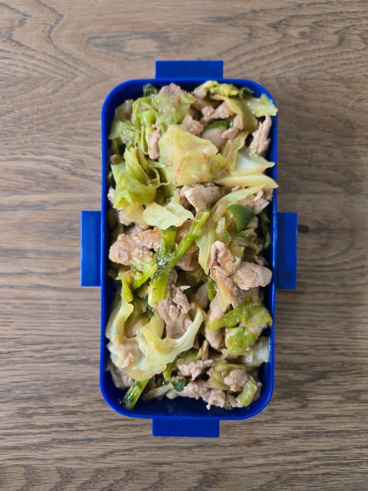 お弁当
回鍋肉丼