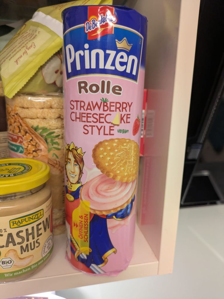 Cursed Prinzen Rolle mit "Strawberry Cheesecake Style (vegan)"