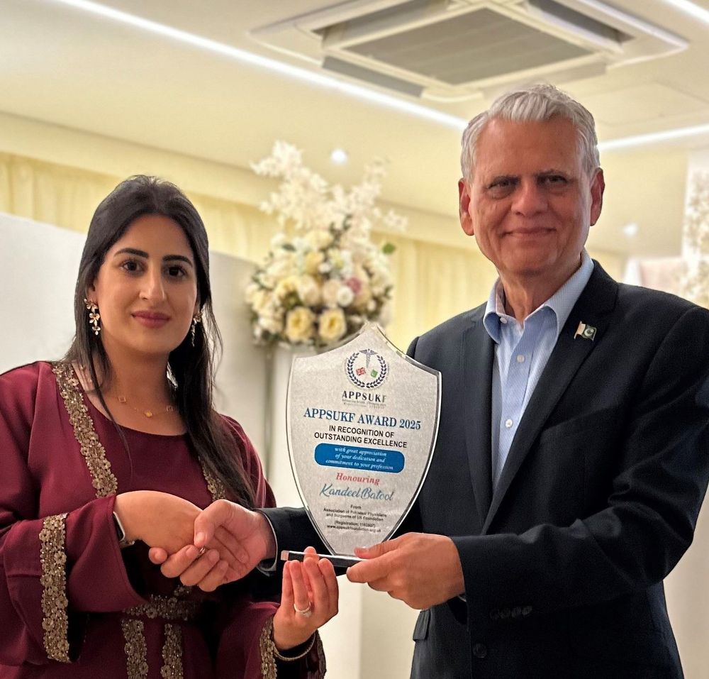 Kandeel Batool receives her award from Dr Mohammed Iqbal