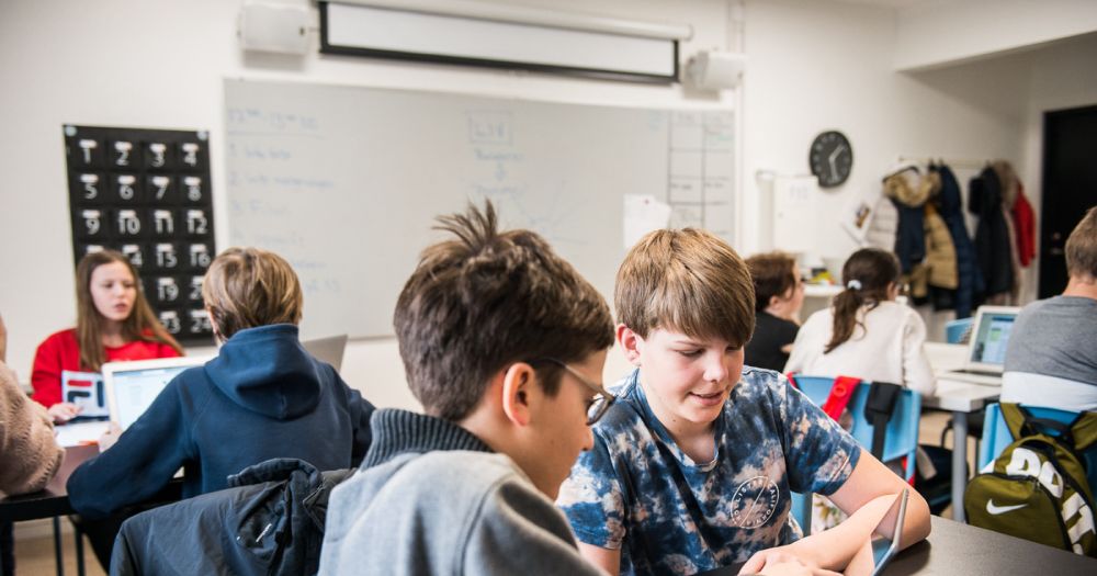 Eleverna ser mer stök i våra skolor än vad lärarna gör