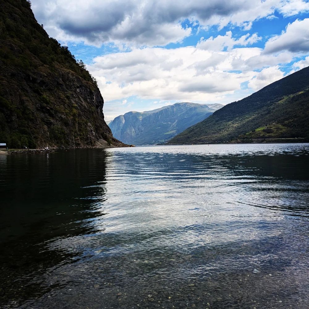 Blick in den Aurlandsfjord bei Flåm/Norwegen. 