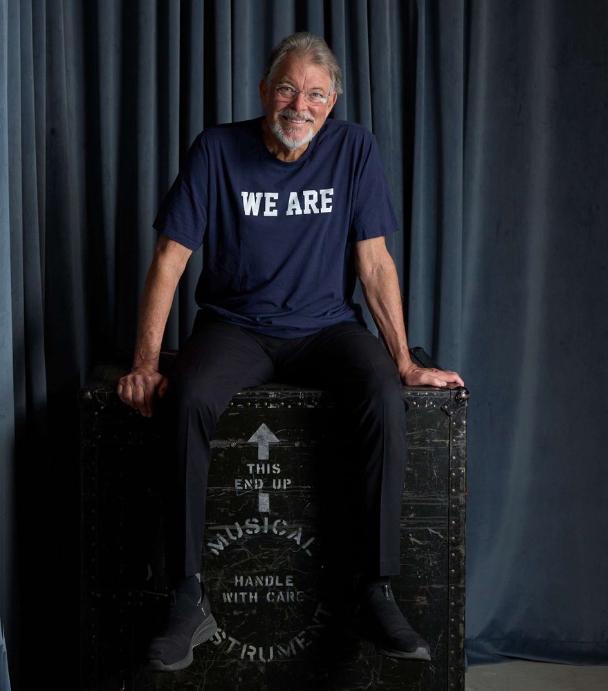 Jonathan Frakes wearing a 