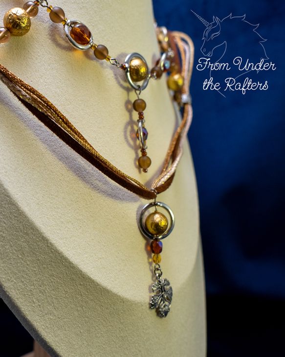 Ketting met imitatieleren veter.