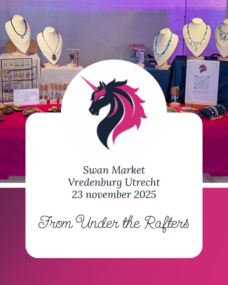 Promotieafbeelding met op de achtergrond een sieradenkraam en op de voorgrond een witte kaart met het eenhoornlogo en de tekst over de Swan Market in Utrecht.