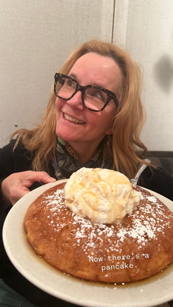 Lea Thompson à la mode.