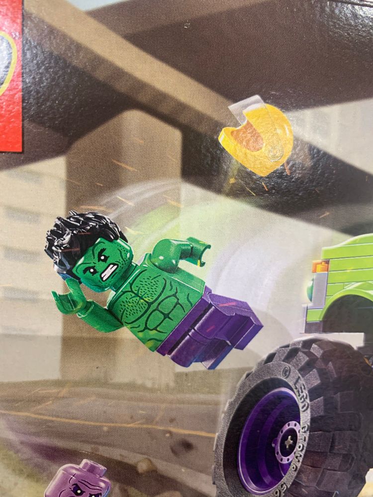 Close up of the box of set 76312 showing Hulk throwing off his crash helmet. 