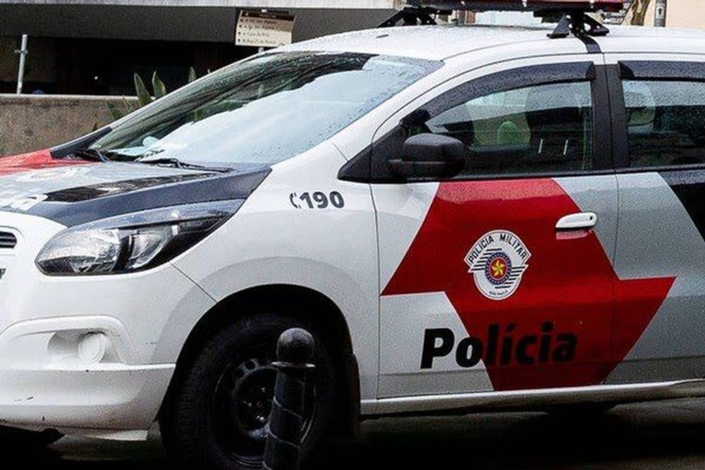 PMs são presos depois de parar Porsche sem placa e levar relógio suíço e dinheiro do motorista, que denunciou ação