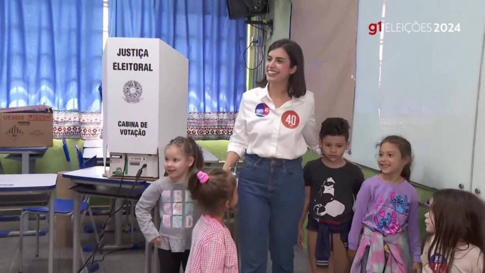 Tabata Amaral vota acompanhada de Alckmin em escola da Zona Sul de São Paulo