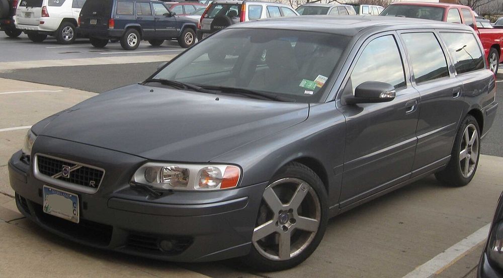 2nd generation Volvo V70 R because sport wagons are cool