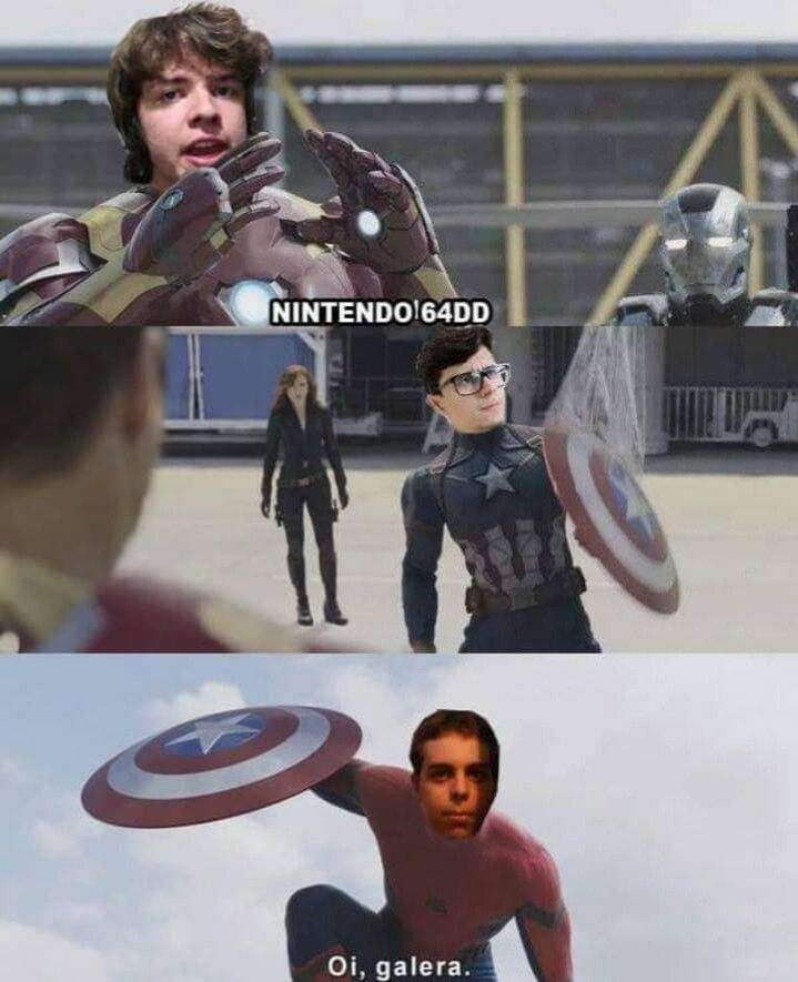 Edição de uma cena do filme "Capitão América: Guerra Civil", dividida em 3 quadros.
No primeiro, a cabeça do Gusang foi colada no corpo do Homem de Ferro e diz "NINTENDO 64DD".
No segundo, a cabeça do Fiaspo foi colada no corpo do Capitão América e está olhando pra cima.
No terceiro, a cabeça do Tomás foi colada no corpo do Homem-Aranha e está segurando o escudo do Capitão America, dizendo "Oi, galera."