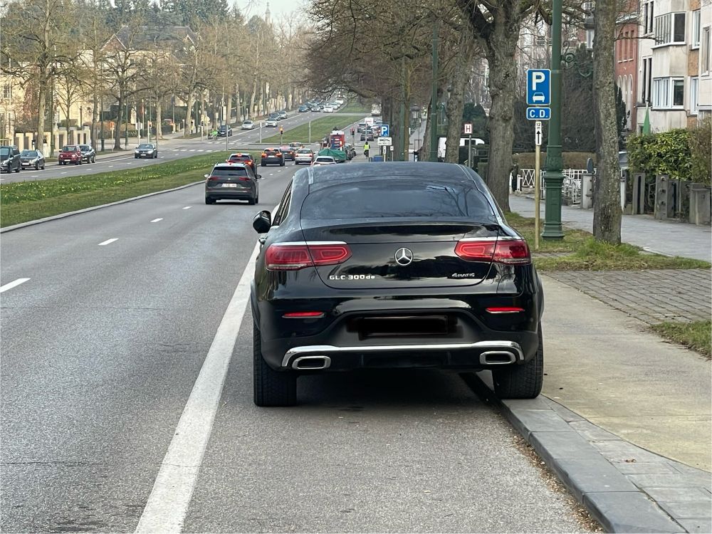 Car parked across the bike lane on Franklin Roosevelt