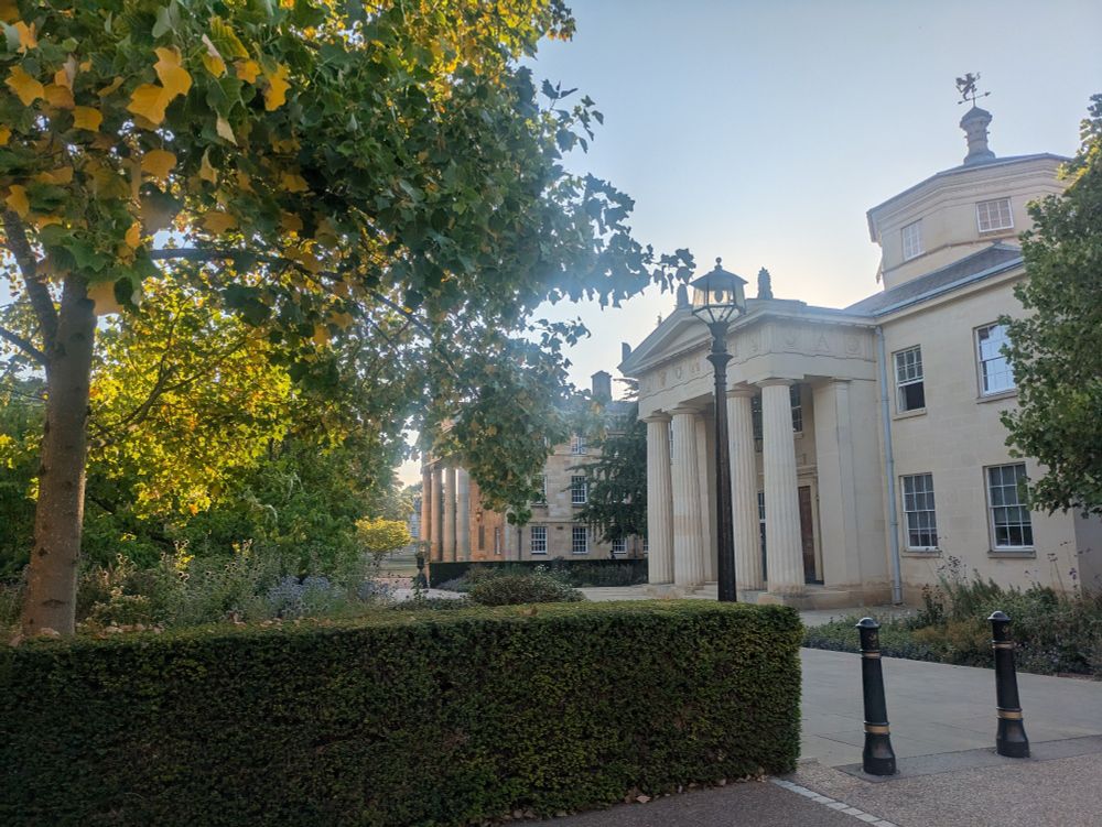 Entrée du Downing College à Cambridge, GB.