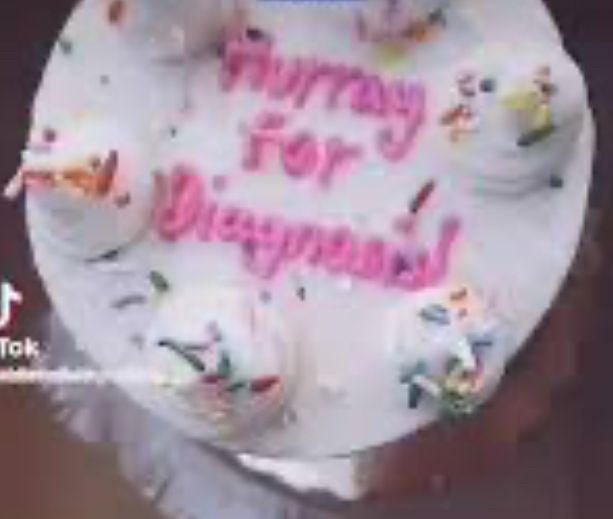 A cake that says “Hurray for Diagnosis” 