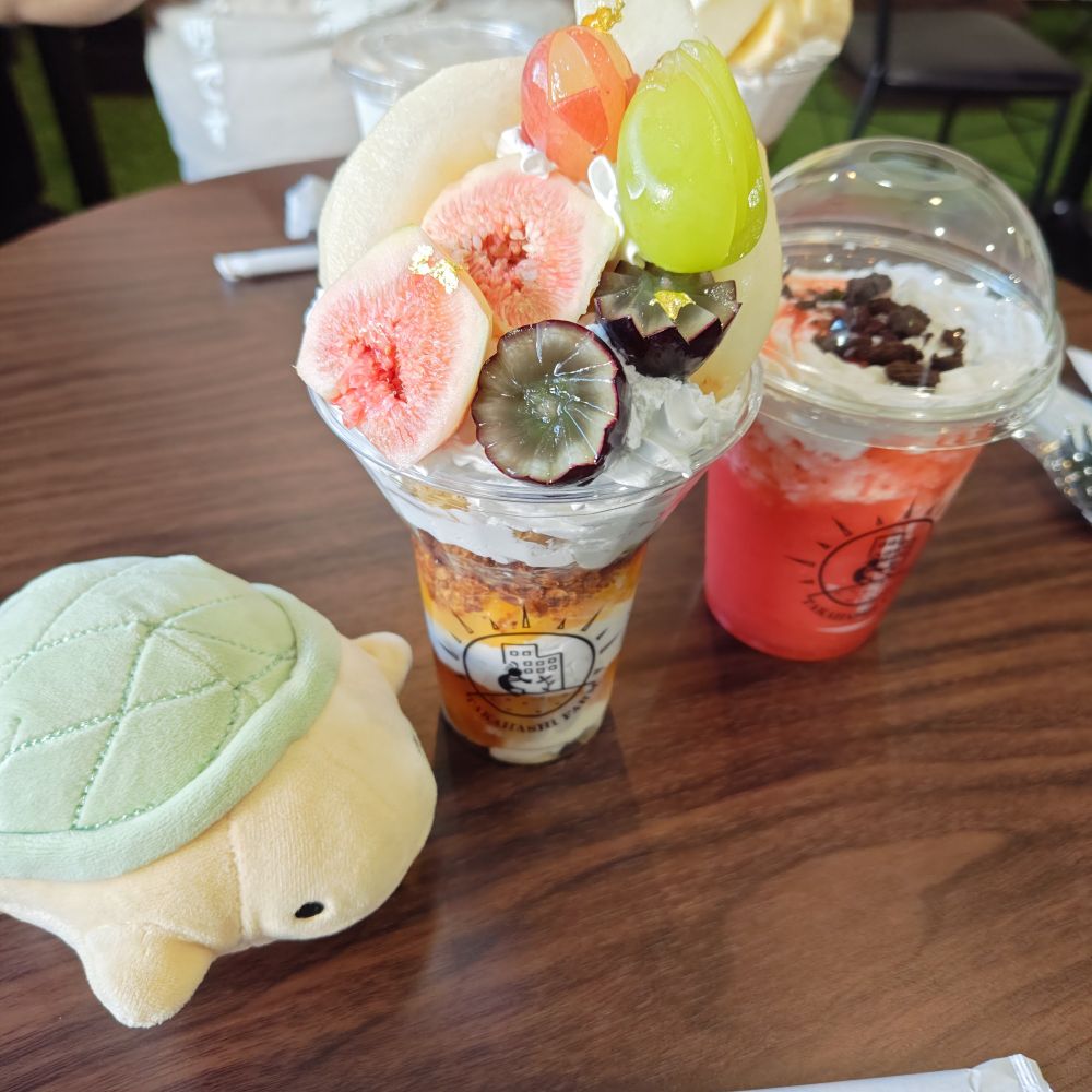 高橋農園さんのコラボパフェと、かめののんちゃん