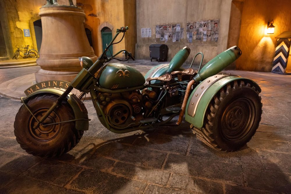 Foto del live action de one piece. Es la motocicleta de Smoker, la Billower Bike. 