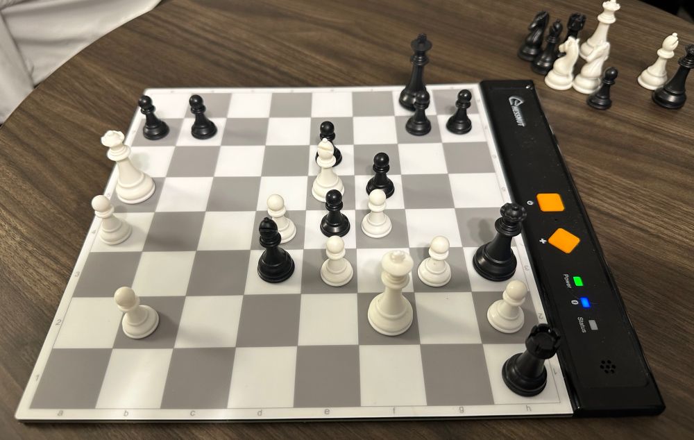 Chess puzzle FEN: 6k1/pp4pp/4p3/Q3Bp2/P2PpP2/3bP1Pq/1P3K1P/7r w - - 0 1