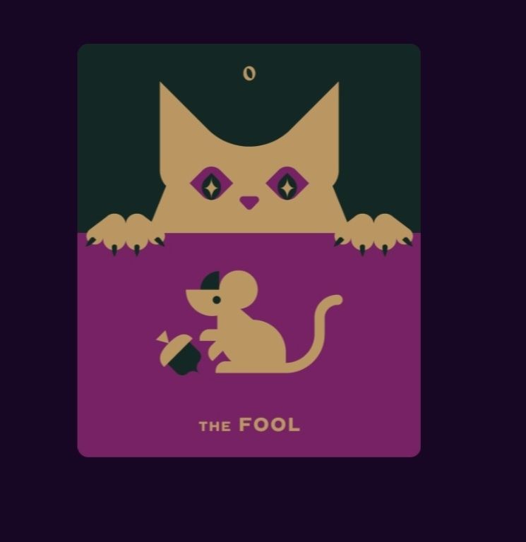 Carta de tarot The Fool, a arte da carta é em estilo vetorial e tem um rato com uma noz no centro com um grande gato ao fundo observando