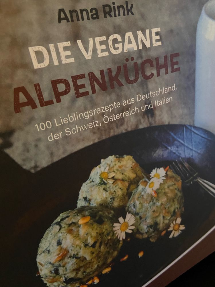 Cover vom Rezeptbuch: Die vegane Alpenküche von Anna Rink