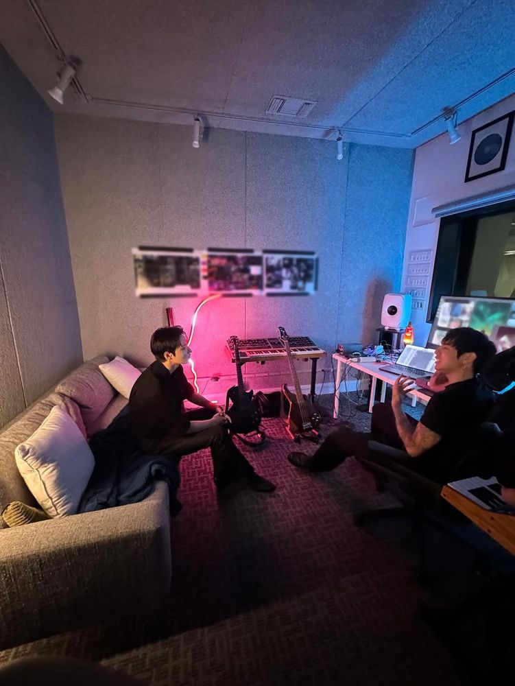 Seonghwa and DPR Ian in a music studio (picture from Seonghwa's Instagram)