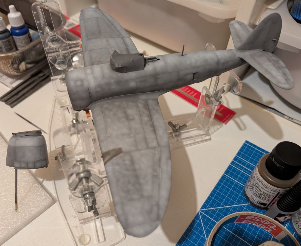 Pre-shading of a scale model airplane with white on top of grey primer.