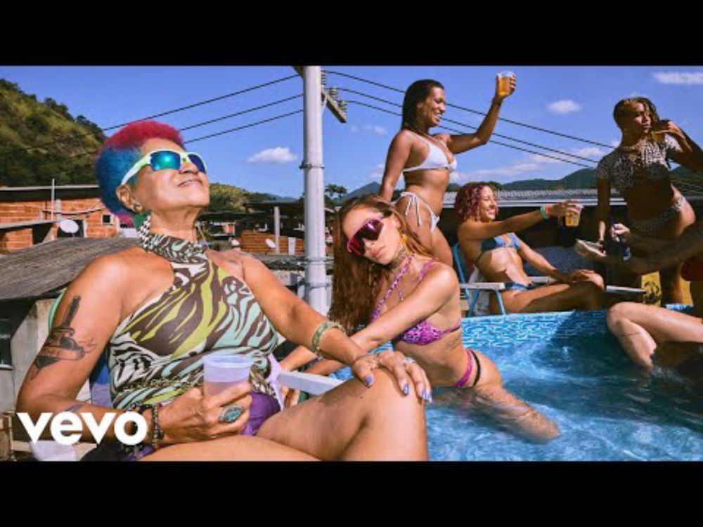 Anitta - Casi Casi (Official Music Video)