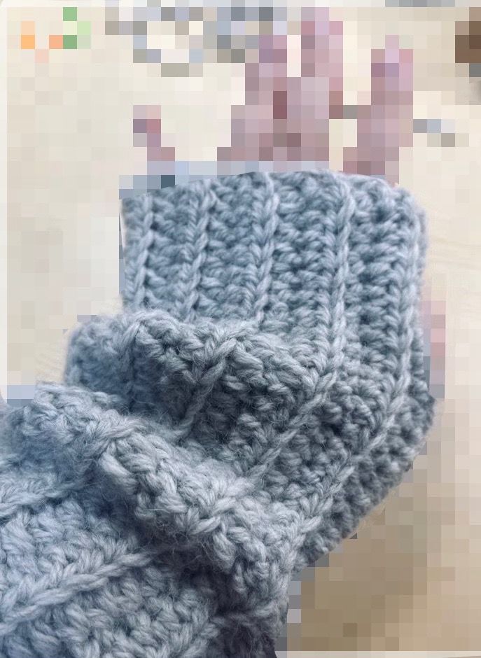 かぎ針編みで作ったグレーのアームウォーマー
ナチュラルアルパカ極太の色番4を使用