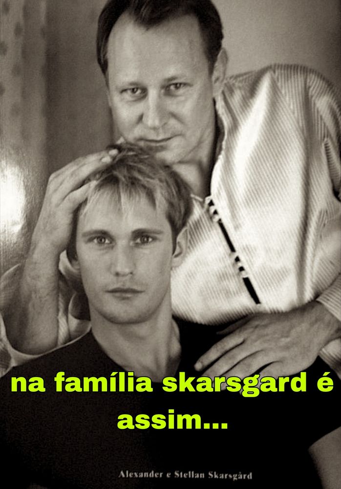 imagem do alexander skarsgård e do stelan skarsgård com a legenda "na família skarsgard é assim..." 