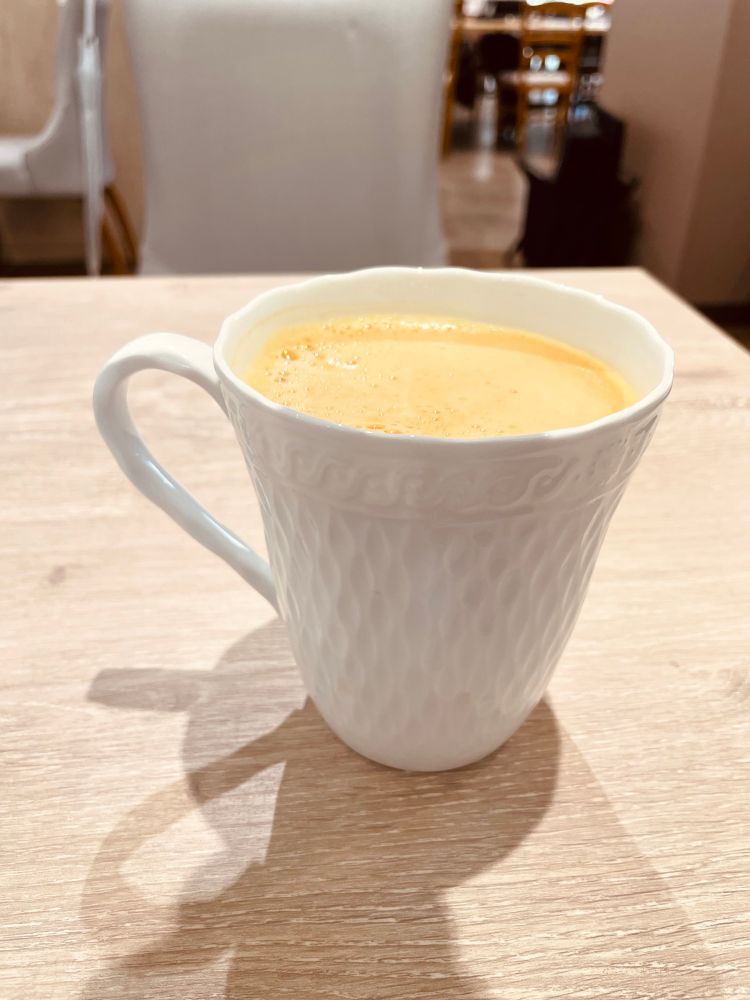 ブラッドオレンジティーのホット。今日は涼しくていいね。