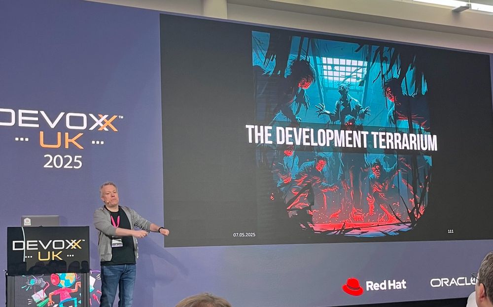 Einar speaking to the slide "The Development Terrarium" at Devoxx UK 2025.
