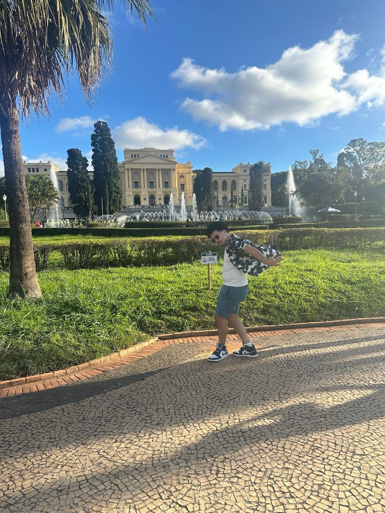 Jay throwing it back in front of the fountain and museu do Ipiranga in São Paulo