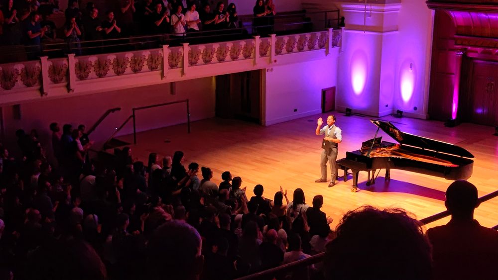 Benyamin receiving two standing ovations