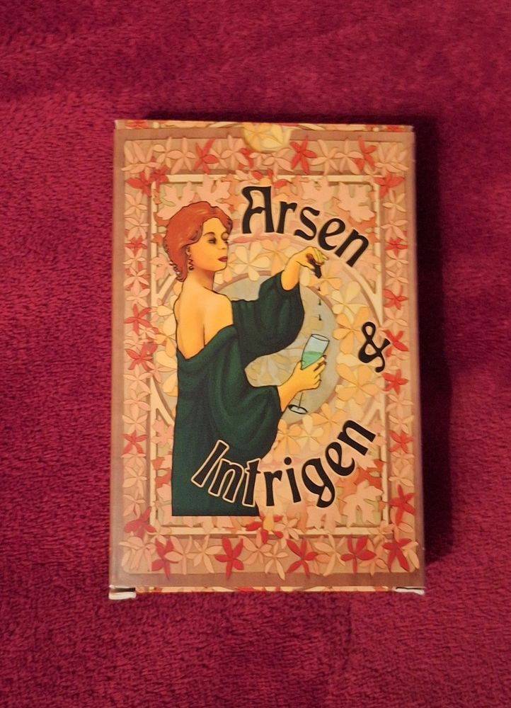 Titelbild des Kartenspiel-LARPs "Arsen & Intrigen", herausgegeben von System Matters 