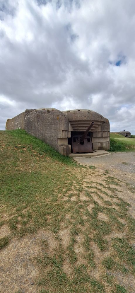 Eine der verbleibenden deutschen Batterien in Longue-sur-Mer.