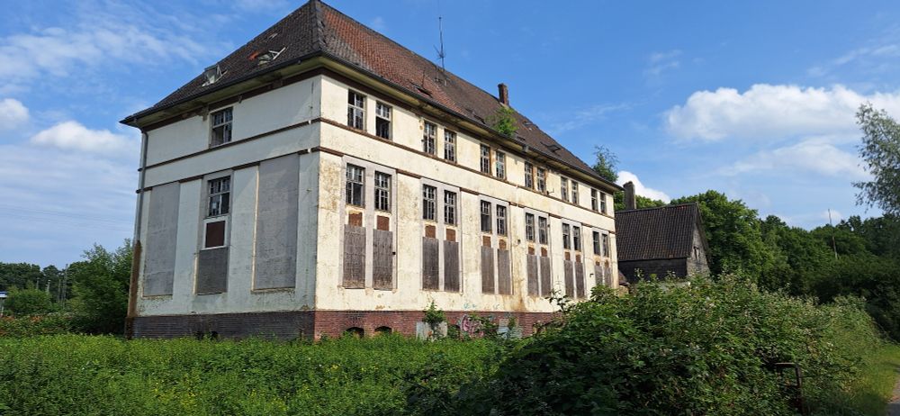 Ein altes, verfallenes Haus. 