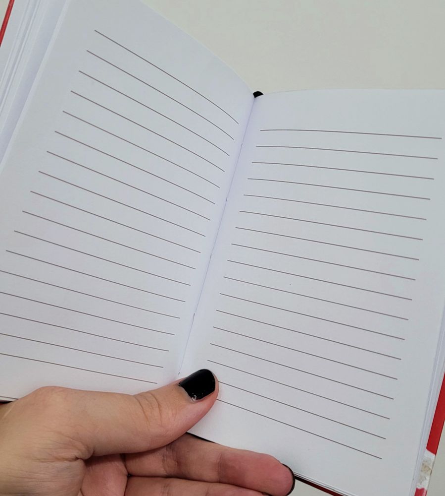 Parte interna com folhas pautadas